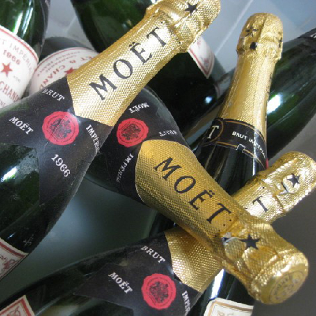 BOTTLE, Champagne - Sealed Moet Bottle